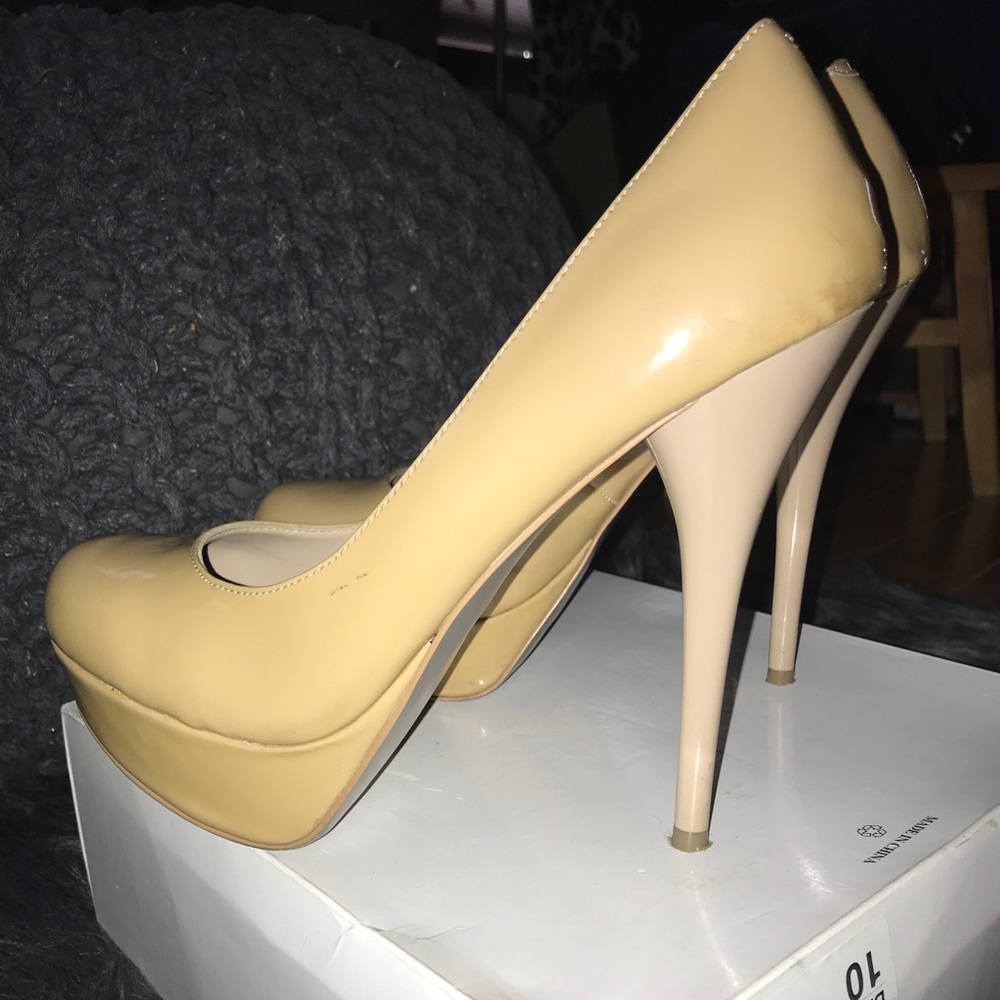 Steve Madden platform pumps